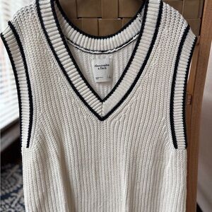 Abercrombie & Fitch Cream Knit Sweater Vest